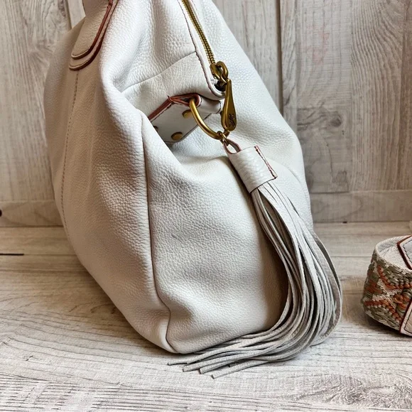 Hobo Sheila Large Satchel W Guitar Strap In Powder White - Picture 12 of 16